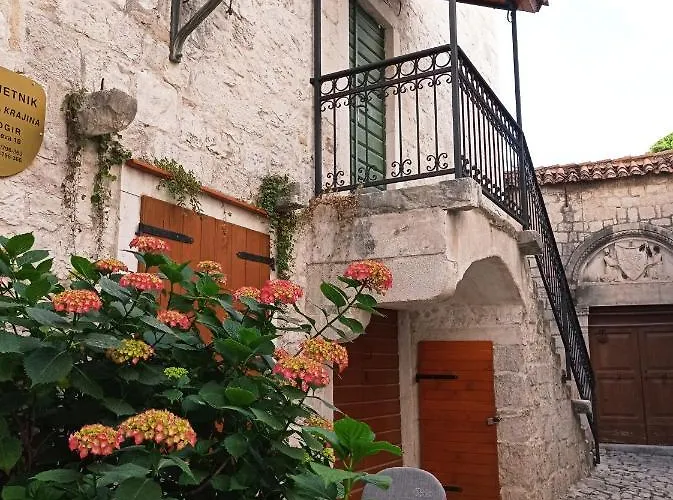 马卡拉一室公寓 *